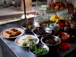 Read more about the article How to Eat Street Food Without Getting Sick